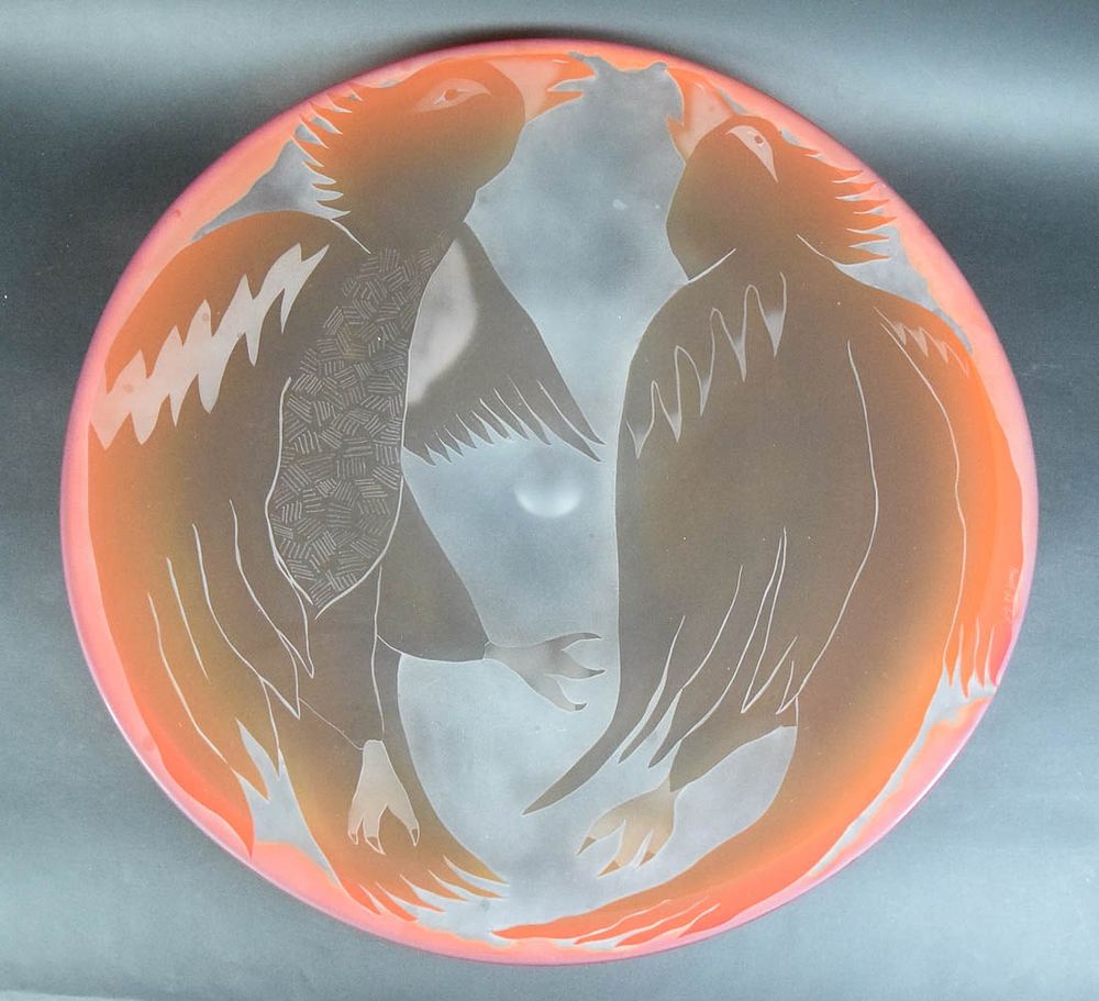 Lot 176: Steven Newell Art Glass Charger Birds