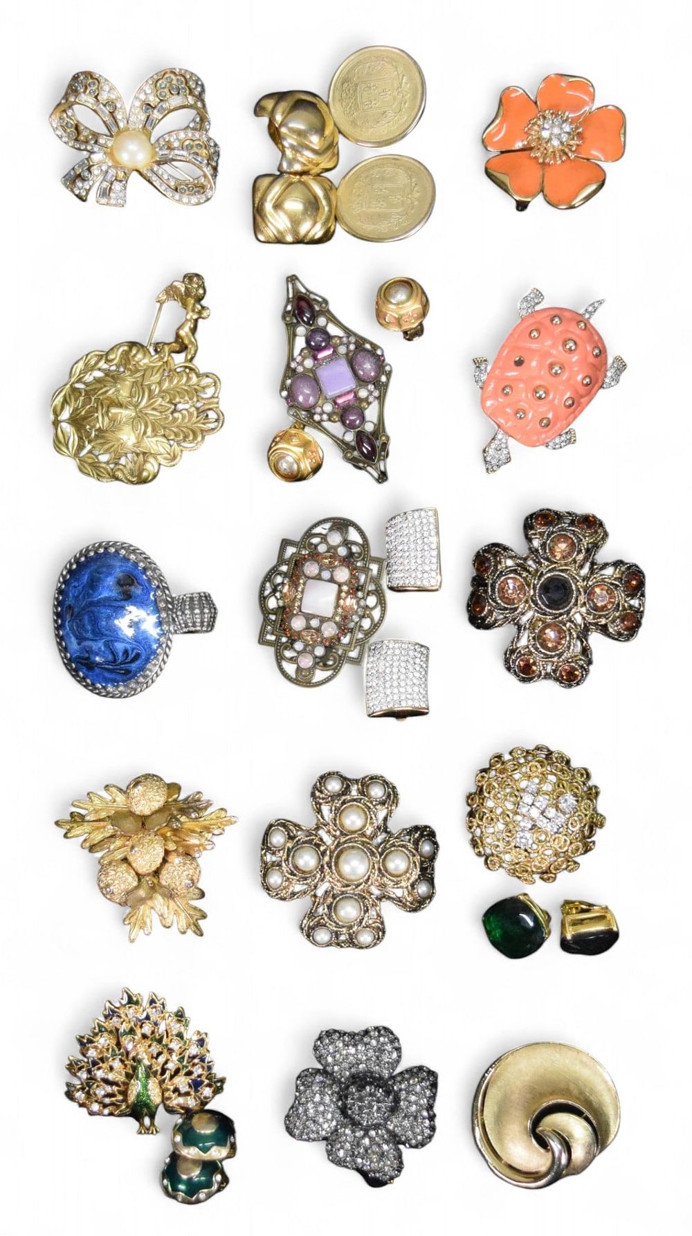Lot 225: Costume Jewelry 14 Brooches 6 Earring Pendant.