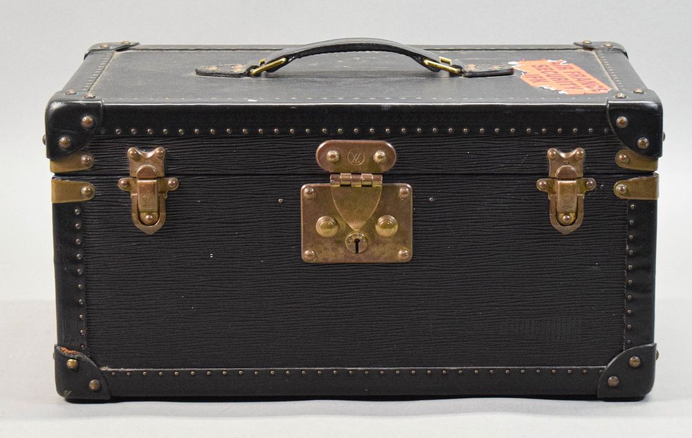 Lot 199: Louis Vuitton Boite Bouteilles Epi Leather