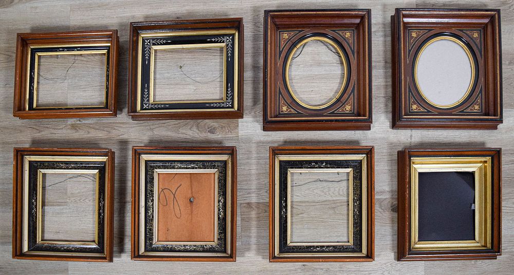 Lot 320: 8 Vintage Frames