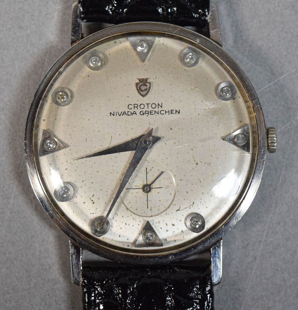 Lot 329: Croton Nivada Grenchen 18k Gold Wrist Watch