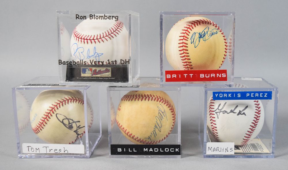 Lot 328: 5 Autographed Major League Baseballs