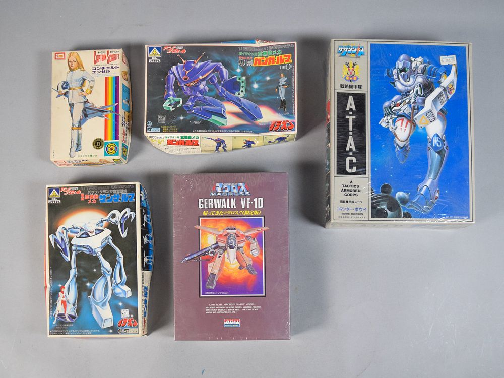Lot 177: 5 Vintage Japanese Anime and Mecha Model Kits