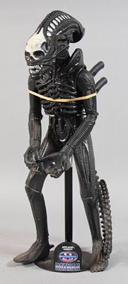 Large Scale Xenomorph Alien Figure on Mismatched Applause Stand. Large-scale collectible figure 