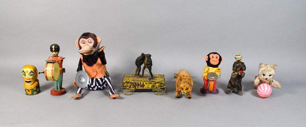 Lot 335: 8 Vintage and Antique Tin Litho Toys
