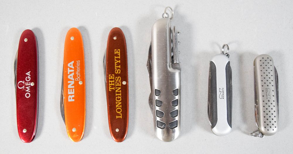 Lot 283: Collection of 6 Assorted Folding Pocket Knives Incl Victorinox and Richartz