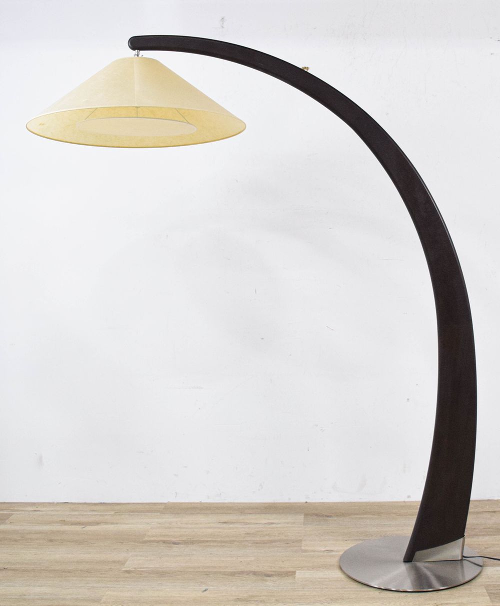 Lot 372: Natuzzi Mahogany Arc Floor Lamp