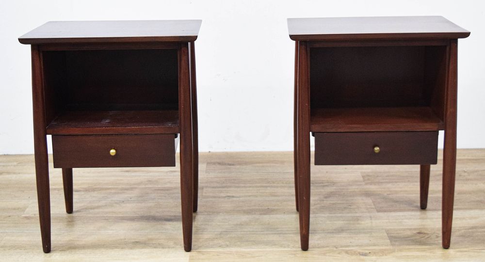 Lot 382: Pair of Finn Juhl Stye for John Stuart MCM Nightstands
