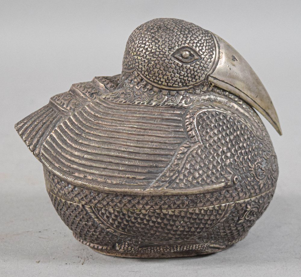 Lot 245: Southeast Asian T900 Silver Bird-Form Betel Box
