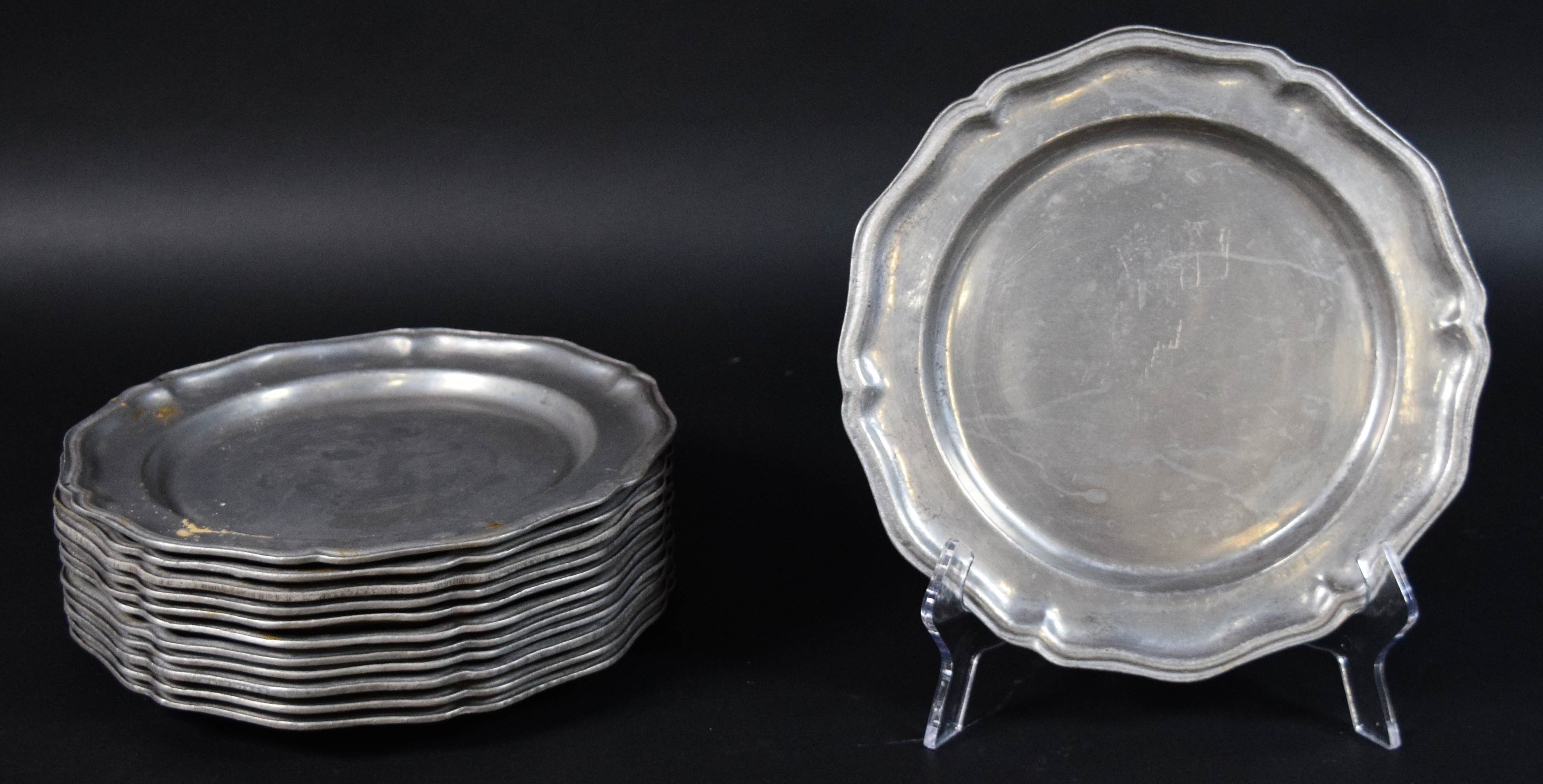 12 Wilton Armetale Queen Anne Style Dinner Plates