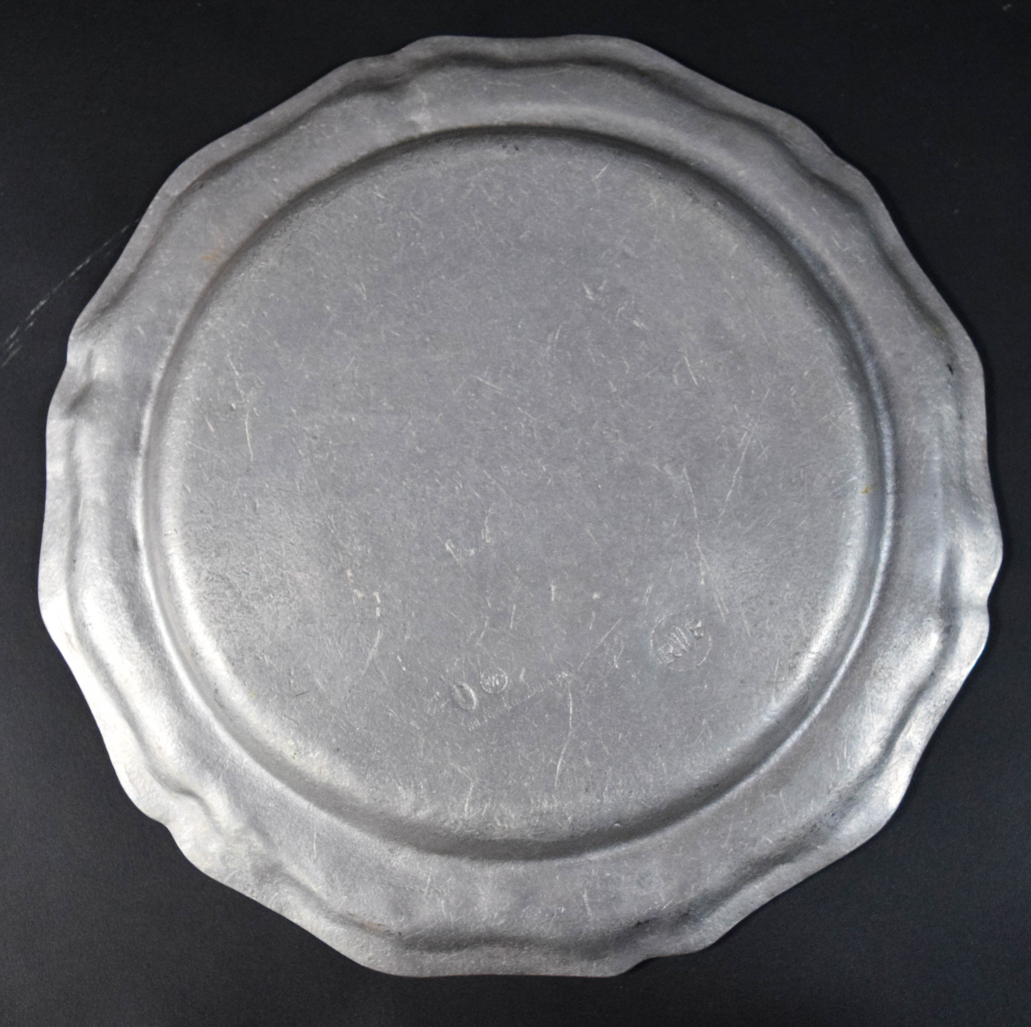 12 Wilton Armetale Queen Anne Style Dinner Plates
