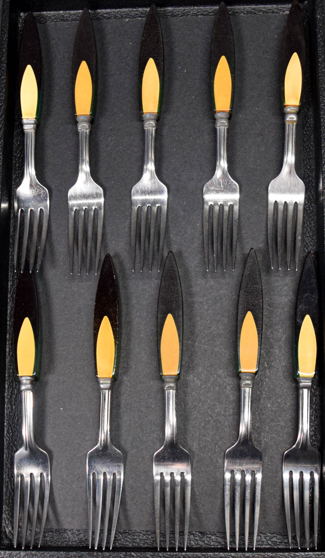 60 Pieces Englishtown Cutlery Bakelite Flatware