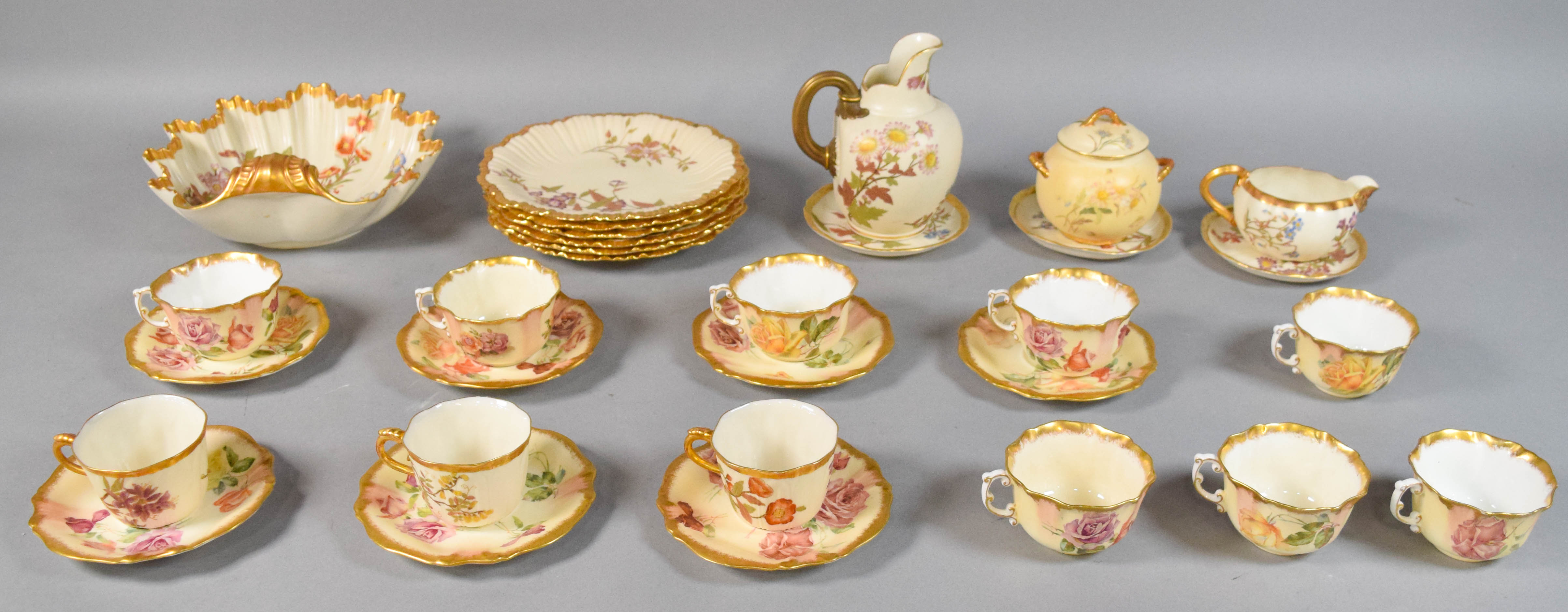 32 Pieces Royal Worcester and Hammersley & Co Porcelain