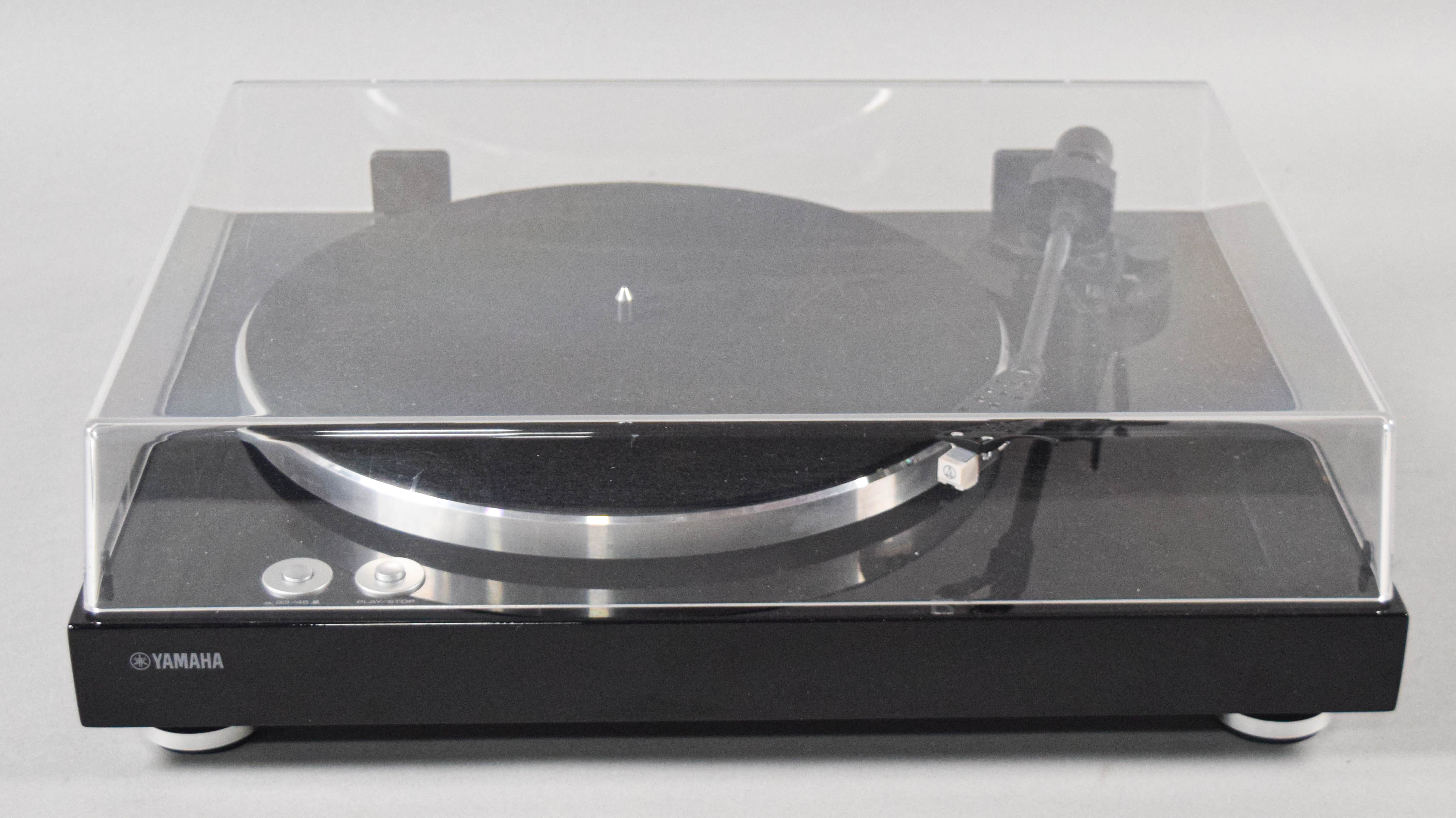 Yamaha TT-S303 Belt-Drive Turntable with Manual and Power Adapter