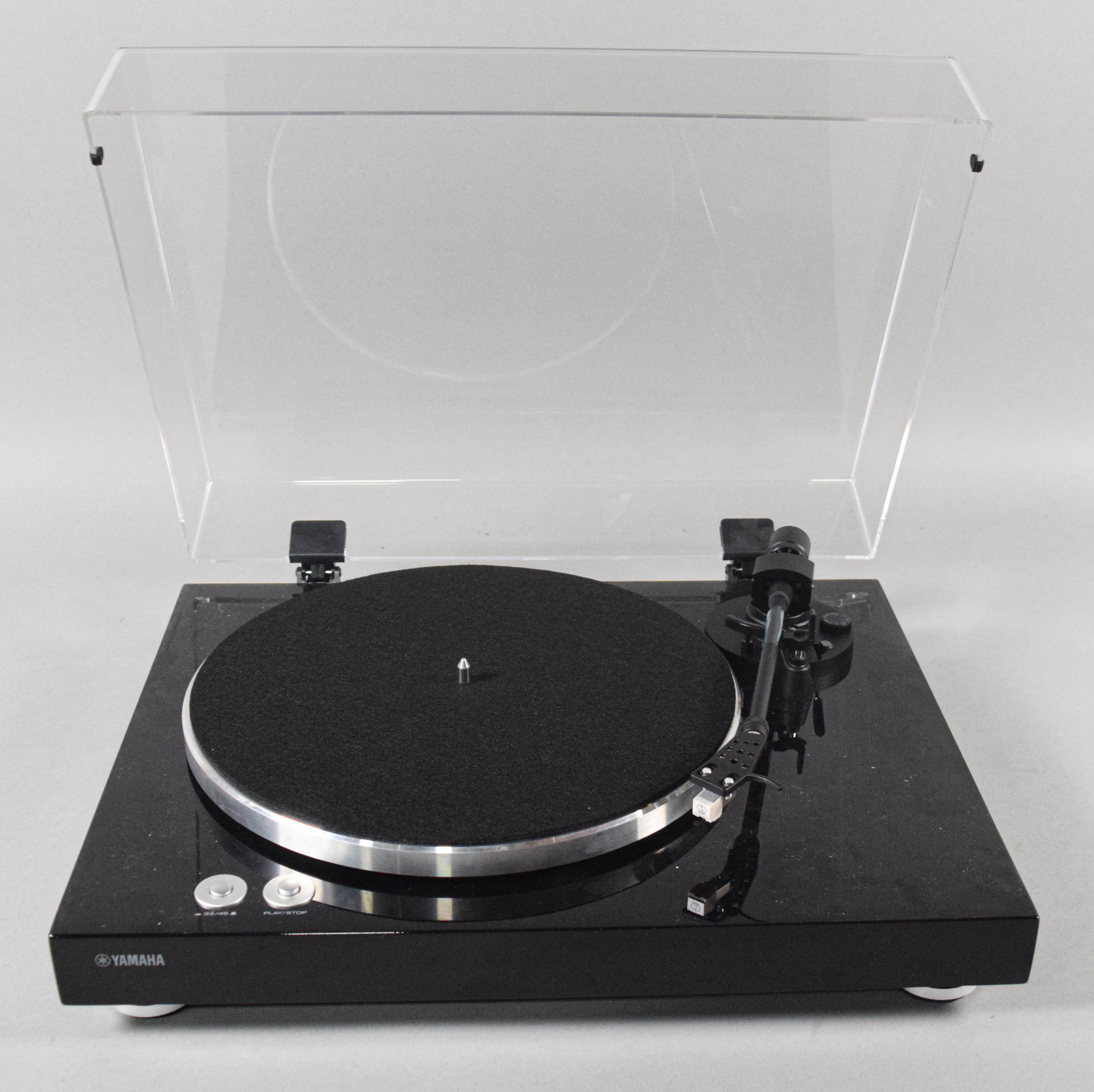 Yamaha TT-S303 Belt-Drive Turntable with Manual and Power Adapter