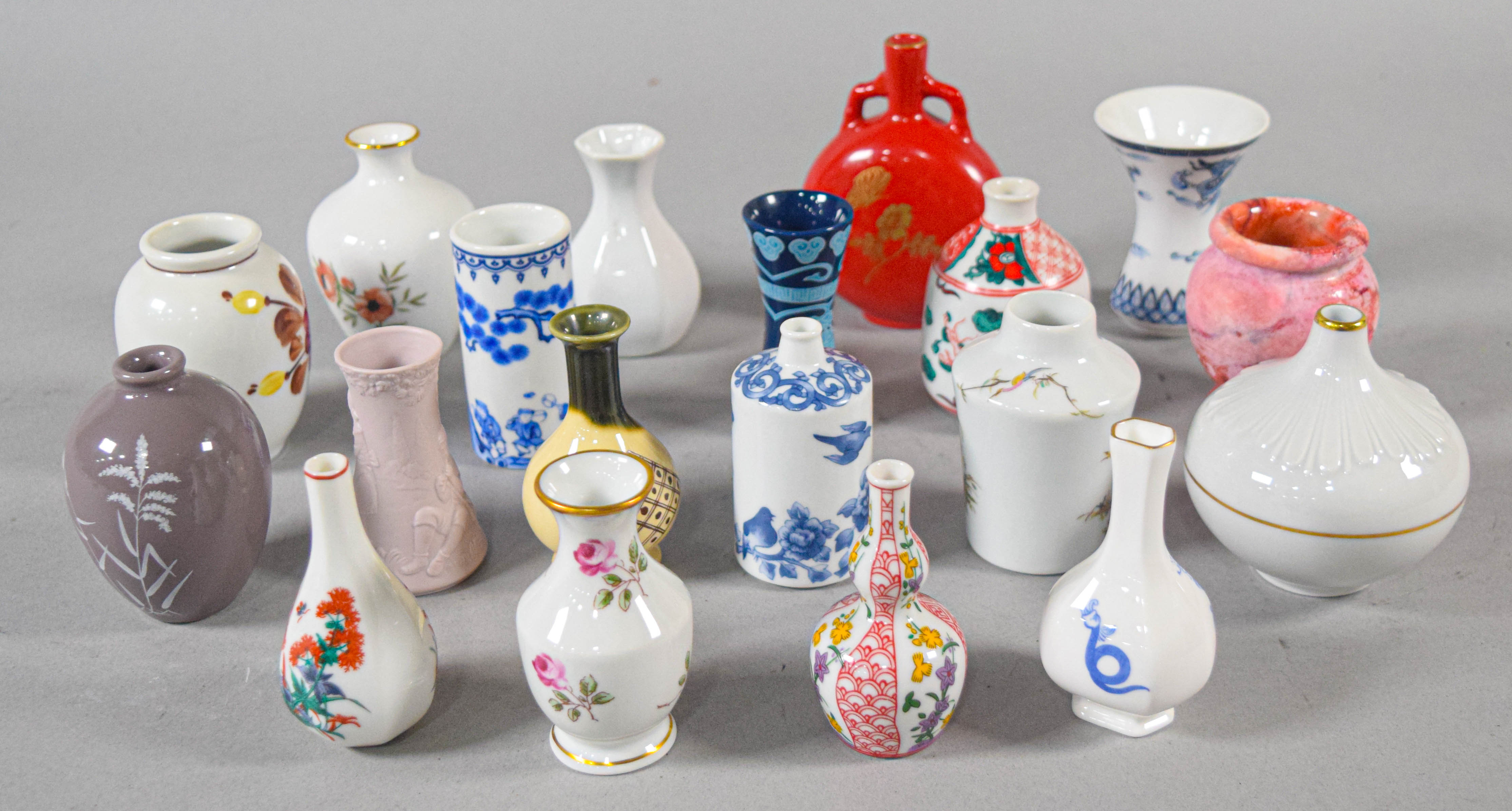 19 Miniature Vases in Porcelain and Carved Stone