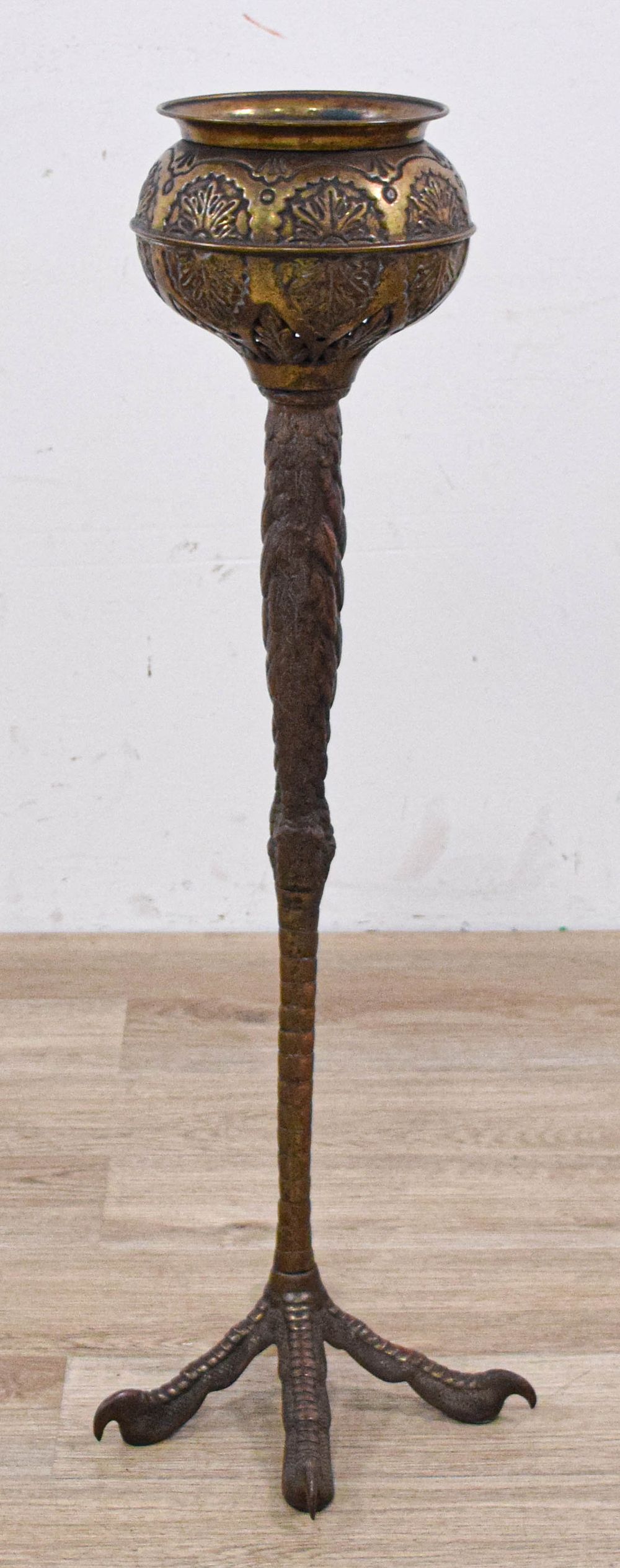 Lot 372: A Cast Bronze Figural Turkey Leg Jardiniere