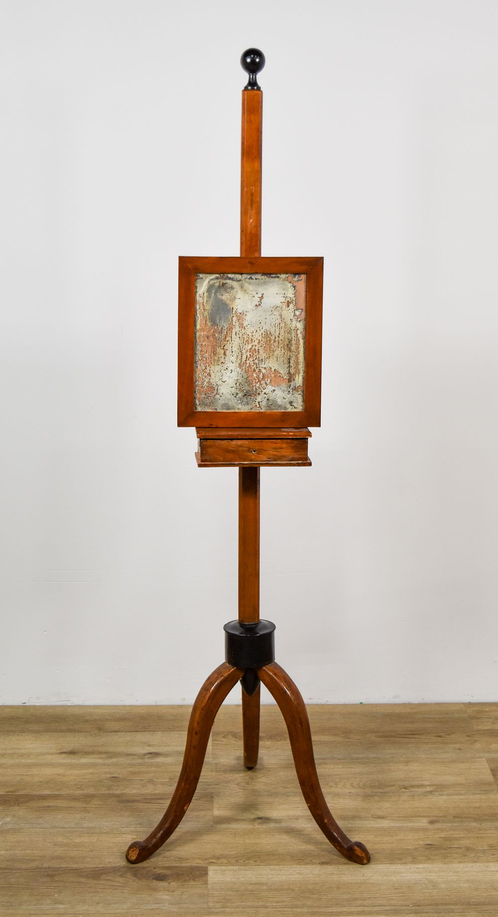 Lot 377: Vintage Hardwood Floor Standing Shaving Stand
