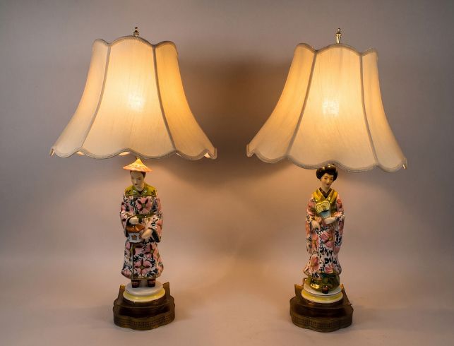 Lot 300: A Pair of Shaly Japan Chinoiserie Figural Porcelain Table Lamps