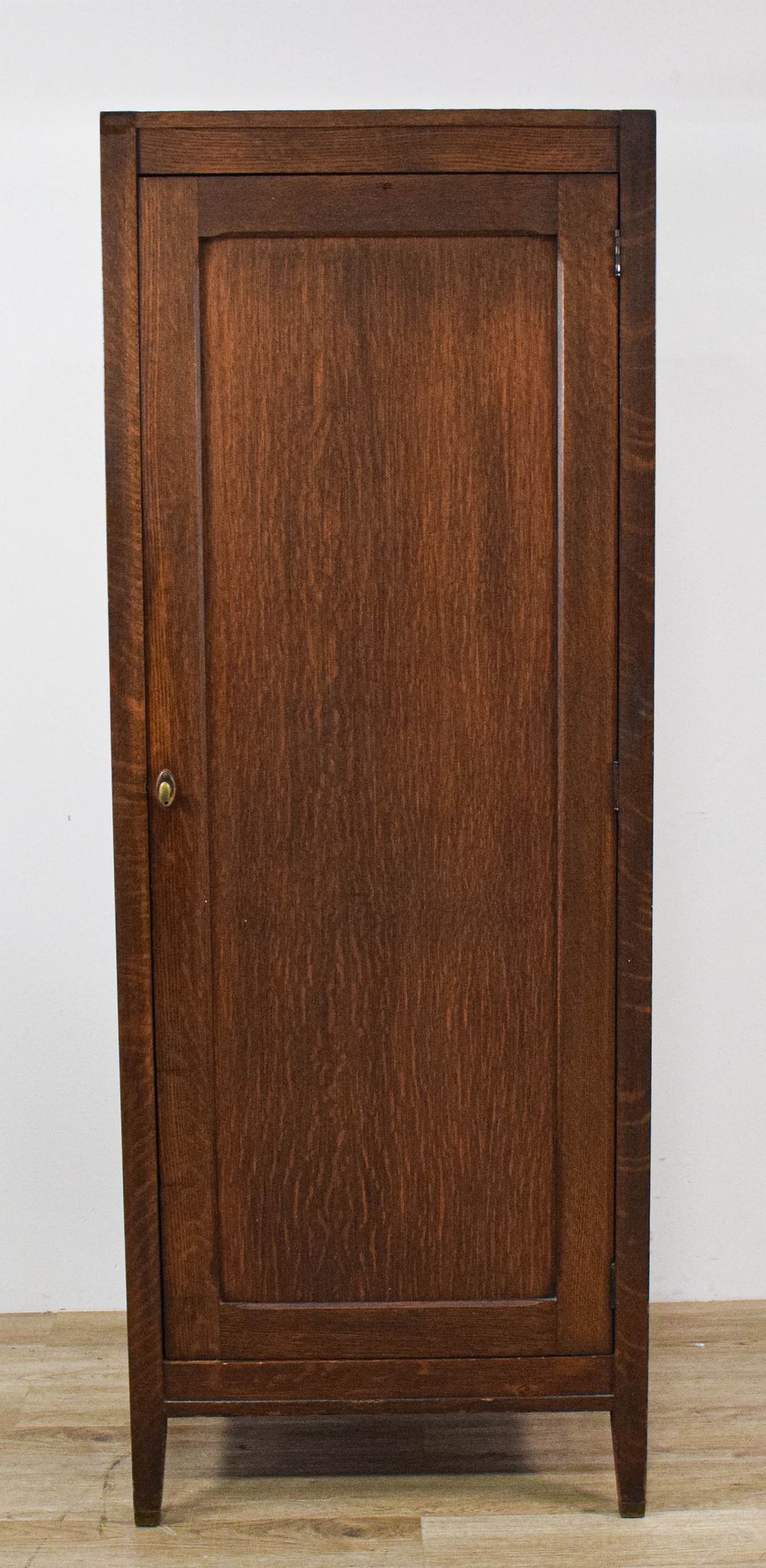 Lot 414: Quigley Furniture Co. Arts and Crafts Quartersawn Oak Hall Robe