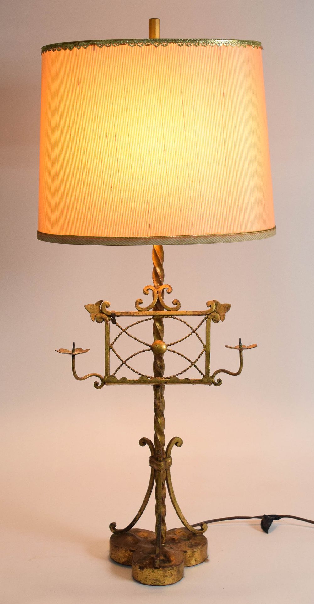 Lot 269: Hollywood Regency Style Gilt Metal Table Lamp