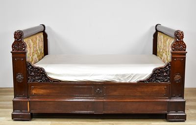 Renaissance Revival Carved Mahogany Daybed. Renaissance Revival carved mahogany daybed, late 