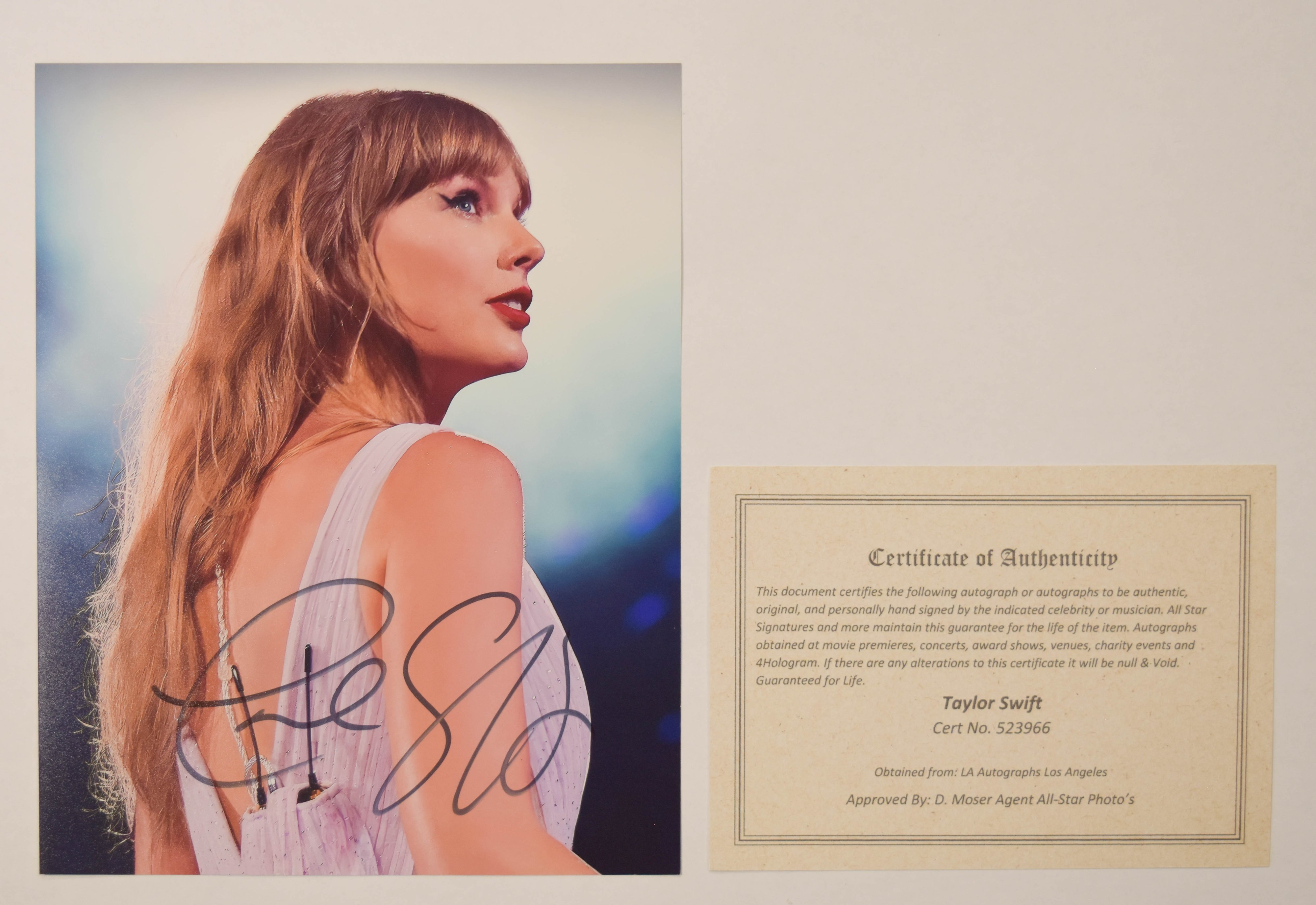 4 Taylor Swift Signed Color Photographs Taylor Swift