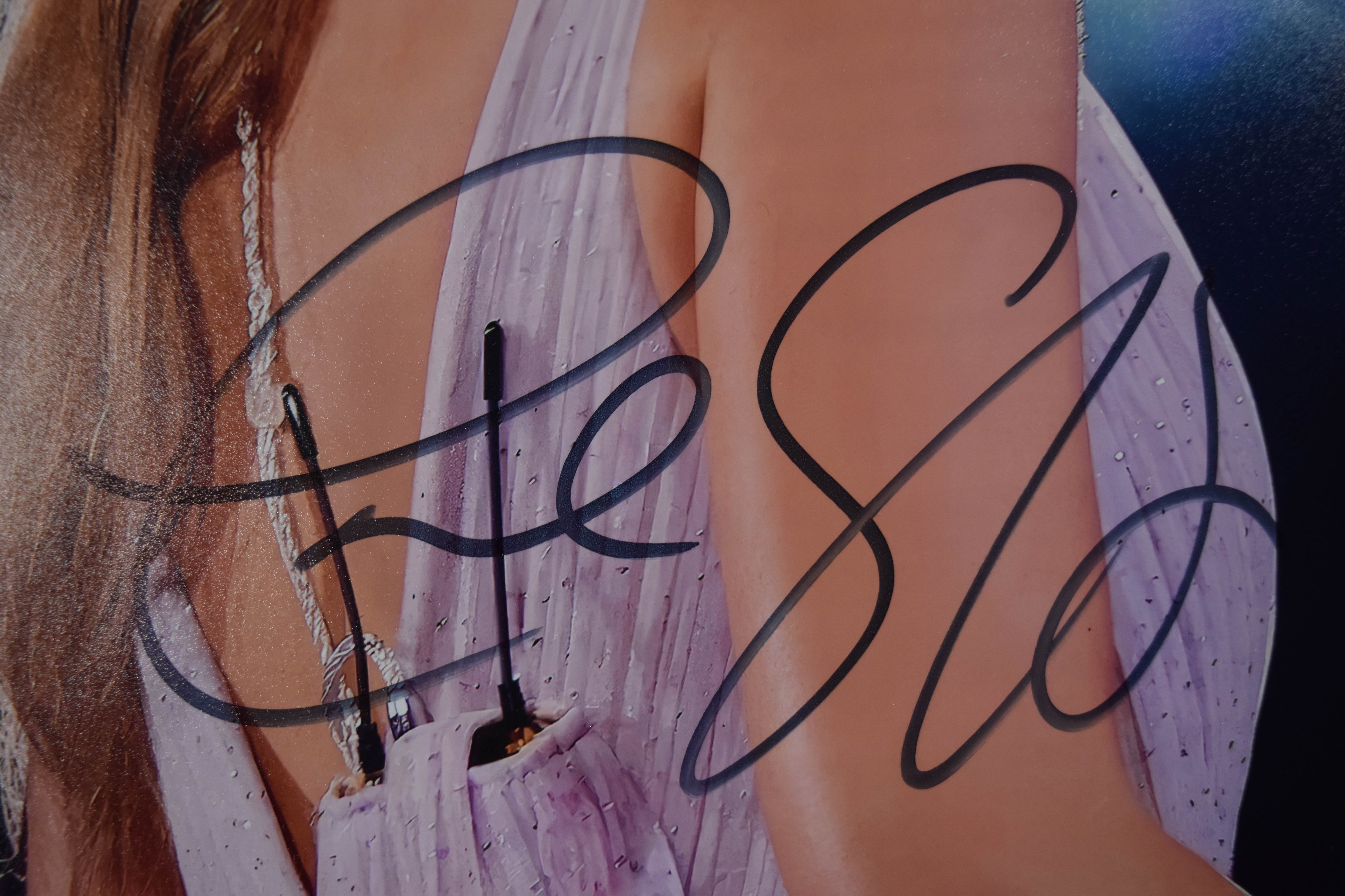 4 Taylor Swift Signed Color Photographs Taylor Swift