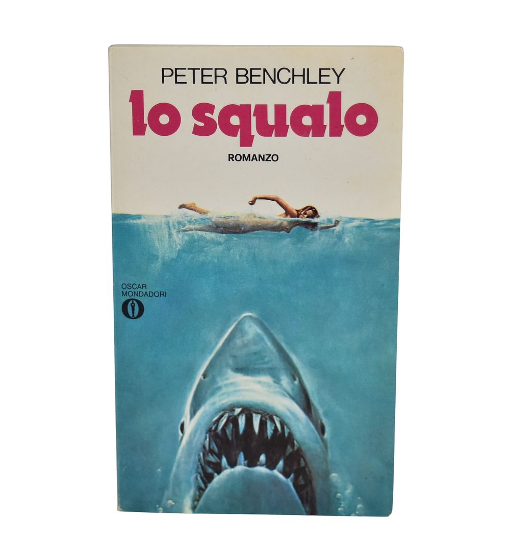 Lot 114: Peter Benchley Jaws Italian Softcover Book (Lo Squalo)