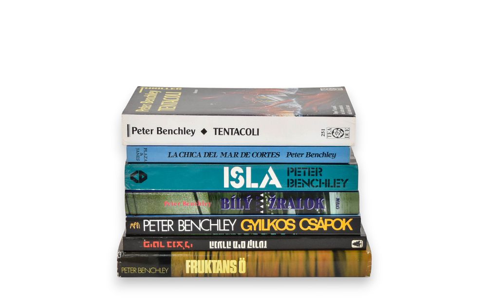 Lot 205A: 7 Peter Benchley Paperback Foreign Language Books