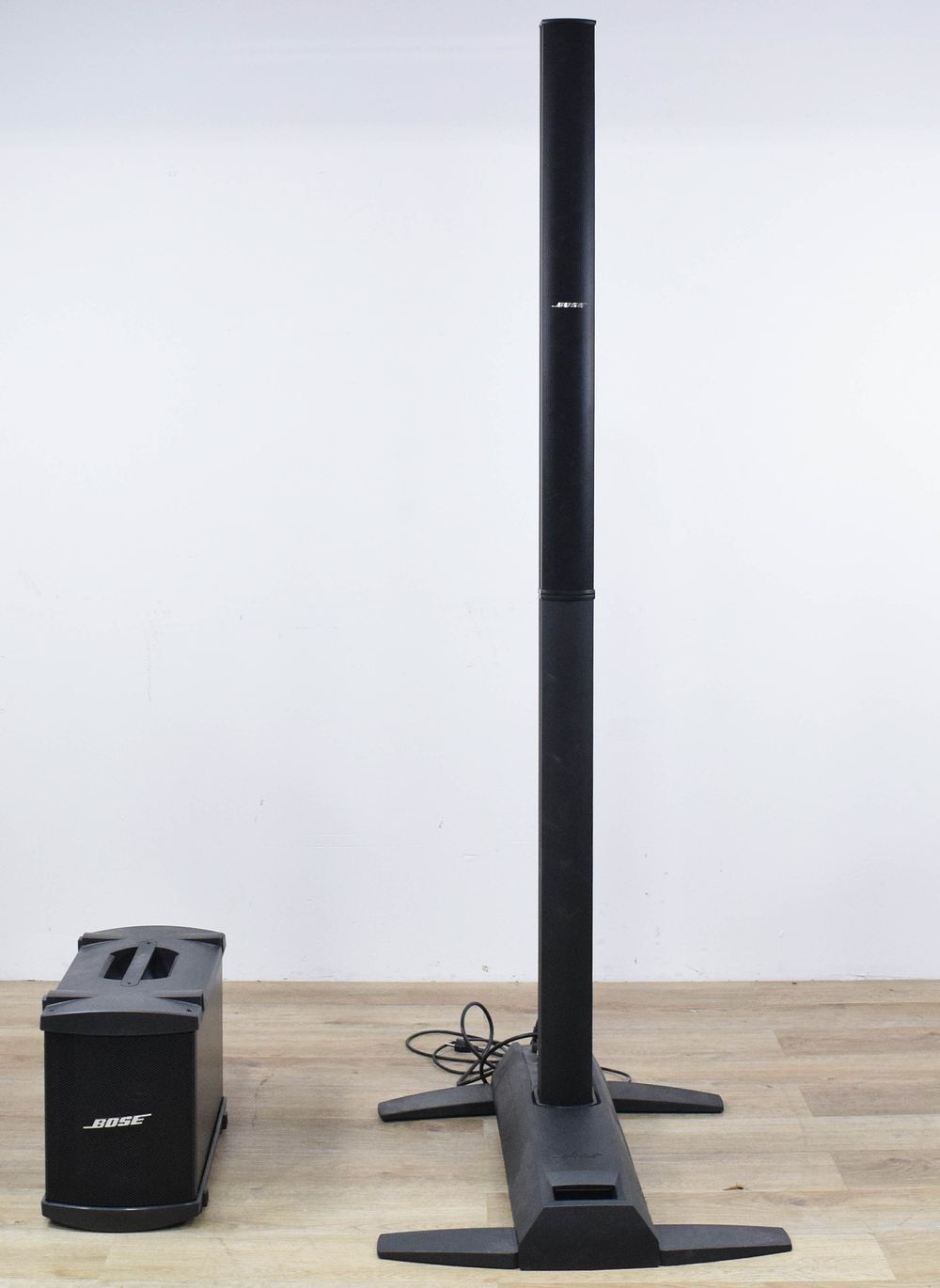 Lot 176: Bose L1 Model 1S and B1 Bass Module Portable Sound System