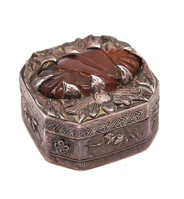 Victorian 1890 Chinese Export Stamps Octagonal Box In Sterling Silver With Carved Jade. Circa 
