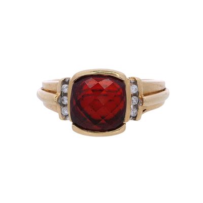 18kt yellow Gold Cocktail Ring with Garnet & Diamonds. 18kt yellow Gold Cocktail Ring set with a 