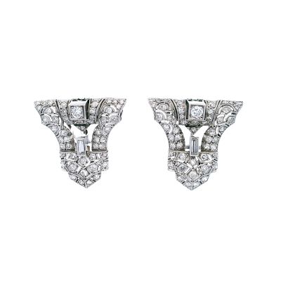 Art Deco Platinum & 18kt white Gold Doble Clips with 2.25 Cts in Diamonds. Circa 1920s. Art Deco 