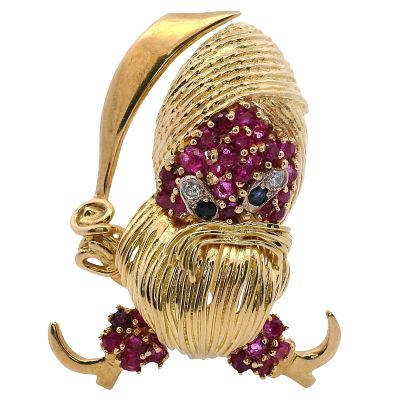 Vintage 18kt yellow Gold Soldier figure Brooch with Rubies. Vintage Soldier figure Brooch 