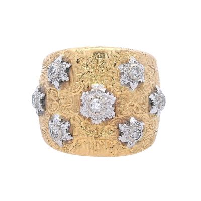 Vintage 18kt yellow & White Gold Ring with Diamonds. Nice looking Wide Ring crafted from 18kt 