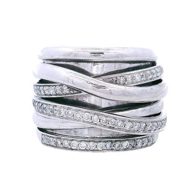 Bold 18kt white Gold Cocktail Ring with 0.75 Cts in Diamonds. 18kt white Gold Bold Ring set with 