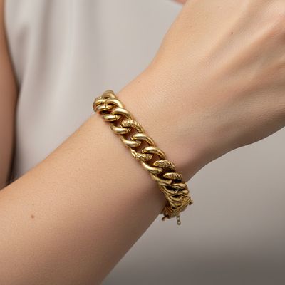 Antique 18K Yellow Gold Hollow Link Bracelet. Antique 18K yellow gold hollow link bracelet 