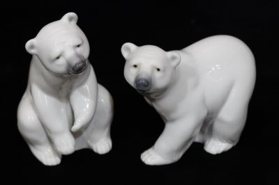 2 Lladro figures of polar bears, largest 12.5cm high (2)