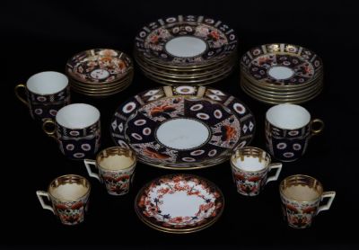 4 early Derby Imari pattern cups and 5 matching saucers, 2 Royal Crown Derby small side plates 