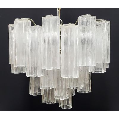 1970s Venini Chandelier w/ 32 Hanging Glasses. Condition: Generally Very Good. Please Note- We 
