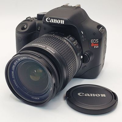 Canon EOS Rebel T2i w/ Carrying Case. Canon EOS Rebel T2i in a Fitted Carrying Case 