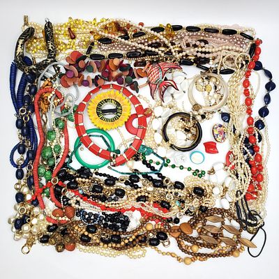 Large Bag of Untested Costume Jewelry.Condition: Generally Good, As Found.Dimensions: Various 