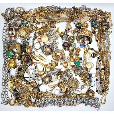 Bag Lot of Fine Vintage Untested Costume Jewelry.Condition: Generally Good, As 