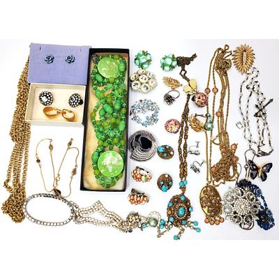 Bag Lot of Untested Costume Jewelry. Condition: Generally Good, As Found. Dimensions: Various 