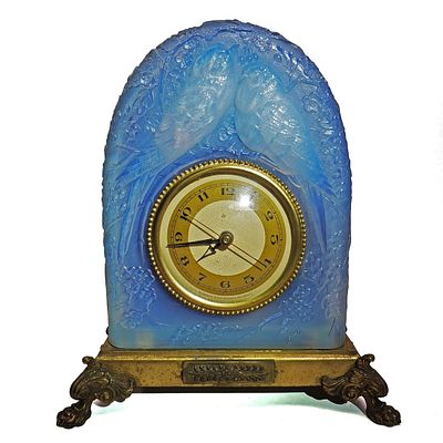 Sabino French Art Deco "Doves" Glass Mantel Clock. Attributed to Marius-Ernest Sabino, French 