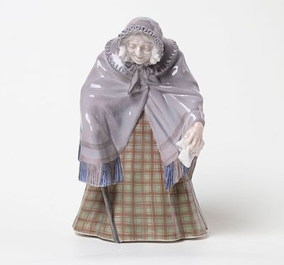 Скульптура &laquo;Пожилая дама&raquo;. Дания, Копенгаген, три волны, фарфор, роспись подглазурная, 1950-е гг 