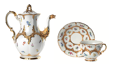 Чайник и чашка с блюдцем. Мейсен, начало XX века, фарфор позолота, сохранность хорошая. Чайник 23 см