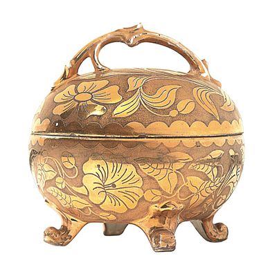 Сахарница. Франция 2-ая половина XIX века. фарфор, роспись, позолота. Высота 9 см. Сохранность 