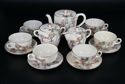 Чайный сервиз &laquo;Глицинии&raquo;. Чайный сервиз на шесть персон.
Фаянс, лепка, роспись золотом и 